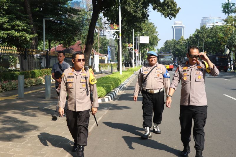 Polisi terjunkan 969 personel jaga unjuk rasa Mikrotrans di Balai Kota Polisi terjunkan 969 personel jaga unjuk rasa Mikrotrans di Balai Kota