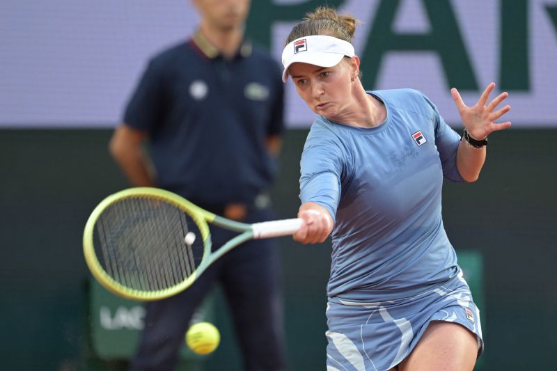 Krejcikova kalahkan Rybakina untuk jumpa Paolini di final Wimbledon Krejcikova kalahkan Rybakina untuk jumpa Paolini di final Wimbledon
