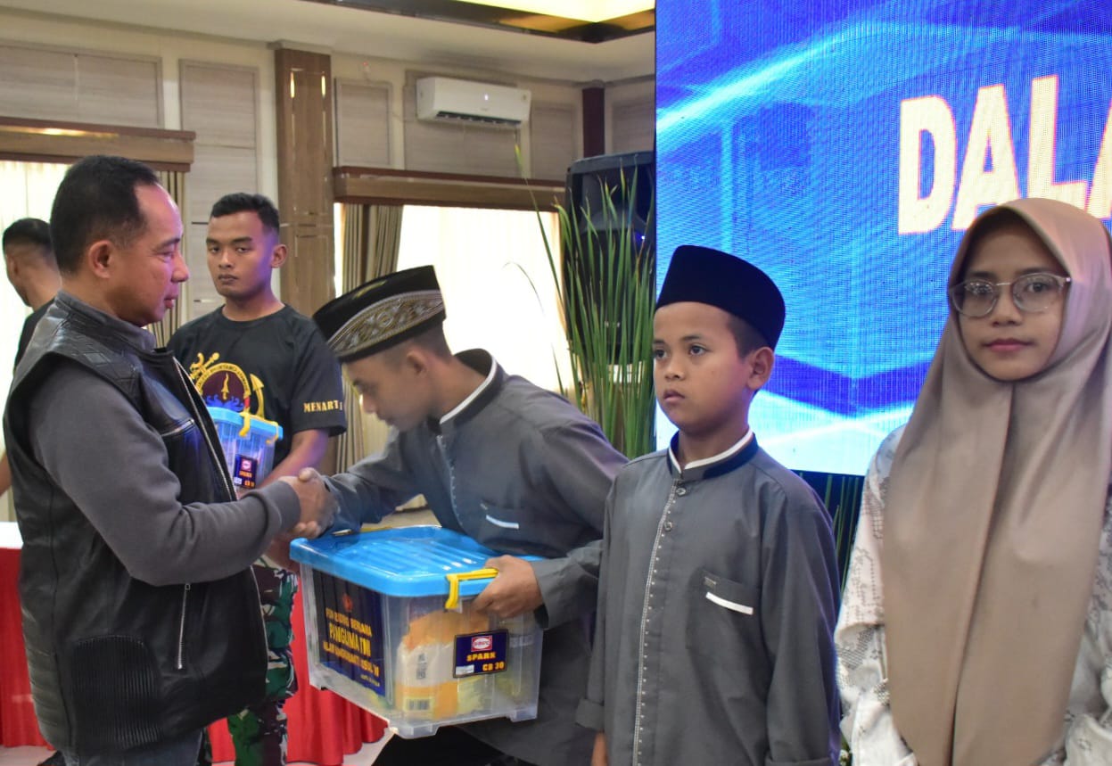 Panglima TNI gelar bakti sosial di Markas Marinir, Cilandak Panglima TNI gelar bakti sosial di Markas Marinir, Cilandak