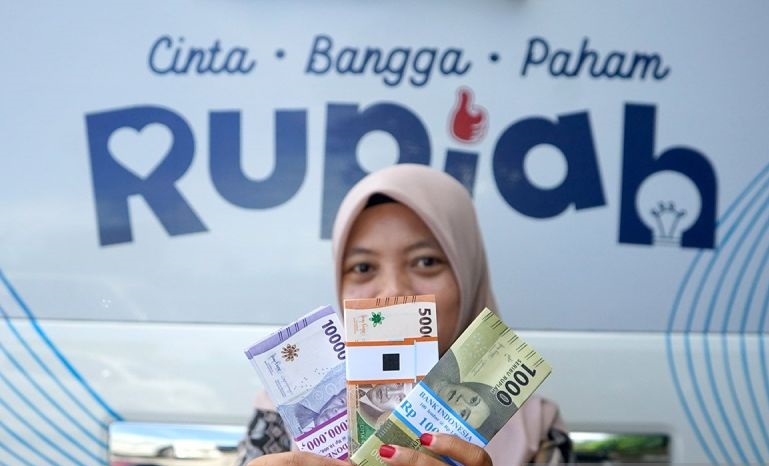 Rupiah turun pengaruh kenaikan imbal hasil obligasi AS Rupiah turun pengaruh kenaikan imbal hasil obligasi AS