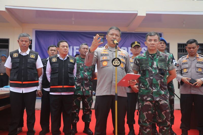 Polda Sumut tangkap dua pelaku pembakaran rumah wartawan di Karo Polda Sumut tangkap dua pelaku pembakaran rumah wartawan di Karo