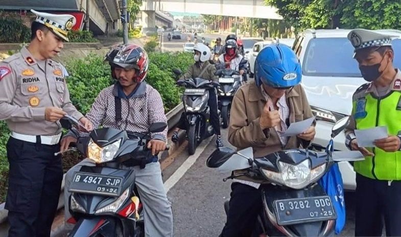 Hari ini Polda Metro Jaya sediakan SIM Keliling di lima lokasi Jakarta Hari ini Polda Metro Jaya sediakan SIM Keliling di lima lokasi Jakarta