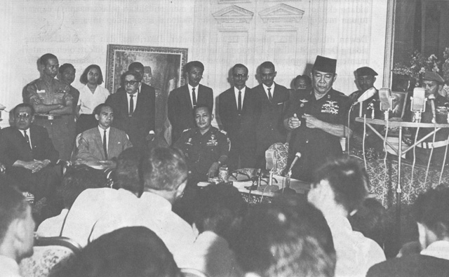 25 Juli 1966: Pelantikan Kabinet Ampera I