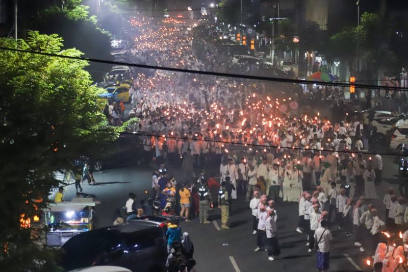 Bupati sebut Pawai Obor 1 Muharram di Jember jaga tradisi kearifan lokal Bupati sebut Pawai Obor 1 Muharram di Jember jaga tradisi kearifan lokal