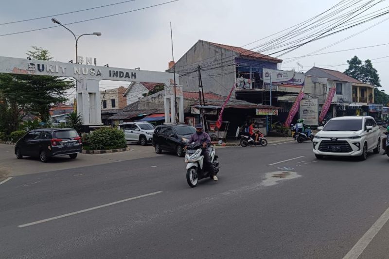 Pengendara motor tewas tertabrak mobil di Tangerang Selatan Pengendara motor tewas tertabrak mobil di Tangerang Selatan