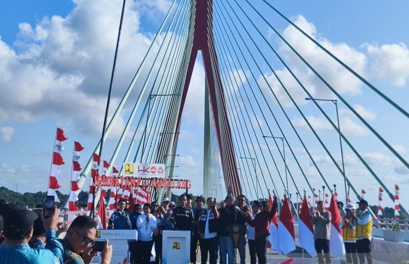 Presiden resmikan Jembatan Pulau Balang infrastruktur pendukung IKN