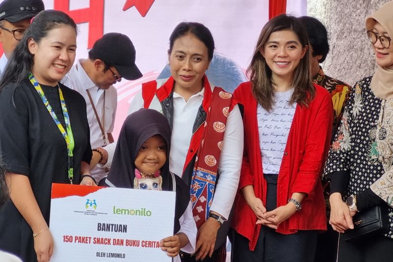 Menteri Bintang serahkan bantuan spesifik anak di 11 titik Jabodetabek Menteri Bintang serahkan bantuan spesifik anak di 11 titik Jabodetabek