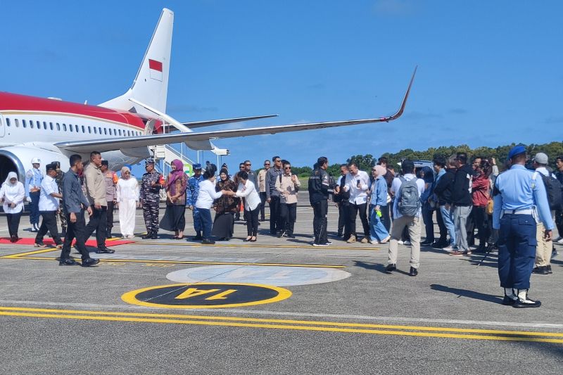 Kenakan jaket touring, Presiden tiba di Balikpapan disambut influencer Kenakan jaket touring, Presiden tiba di Balikpapan disambut influencer