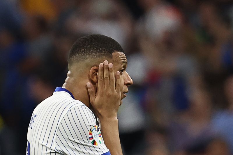 Mbappe akui kecewa setelah Prancis kalah dari Spanyol Mbappe akui kecewa setelah Prancis kalah dari Spanyol