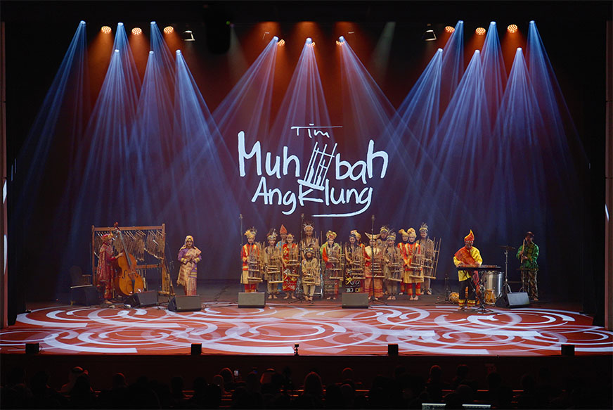 Pertunjukan musik Tim Muhibah Angklung Indonesia, pukau ratusan pasang mata di Abu Dhabi Pertunjukan musik Tim Muhibah Angklung Indonesia, pukau ratusan pasang mata di Abu Dhabi