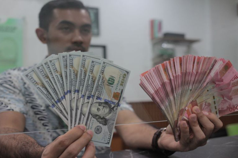 Rupiah Selasa pagi turun 46 poin menjadi Rp16.304 per dolar AS Rupiah Selasa pagi turun 46 poin menjadi Rp16.304 per dolar AS