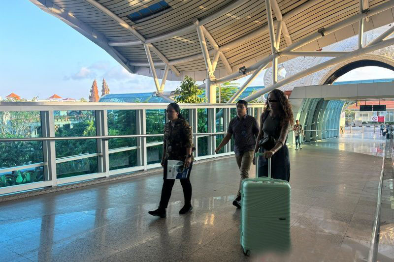 Imigrasi deportasi turis Belarus jadi pegawai salon kuku di Bali