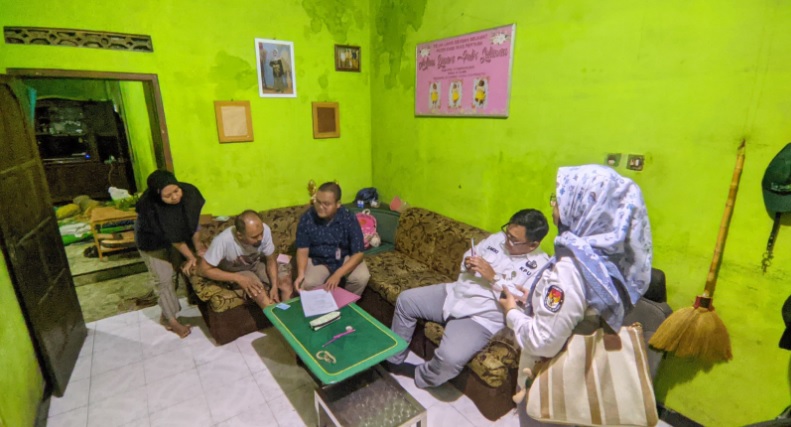 KPU Sukoharjo verifikasi faktual syarat dukungan bakal calon peserta Pilkada independen KPU Sukoharjo verifikasi faktual syarat dukungan bakal calon peserta Pilkada independen
