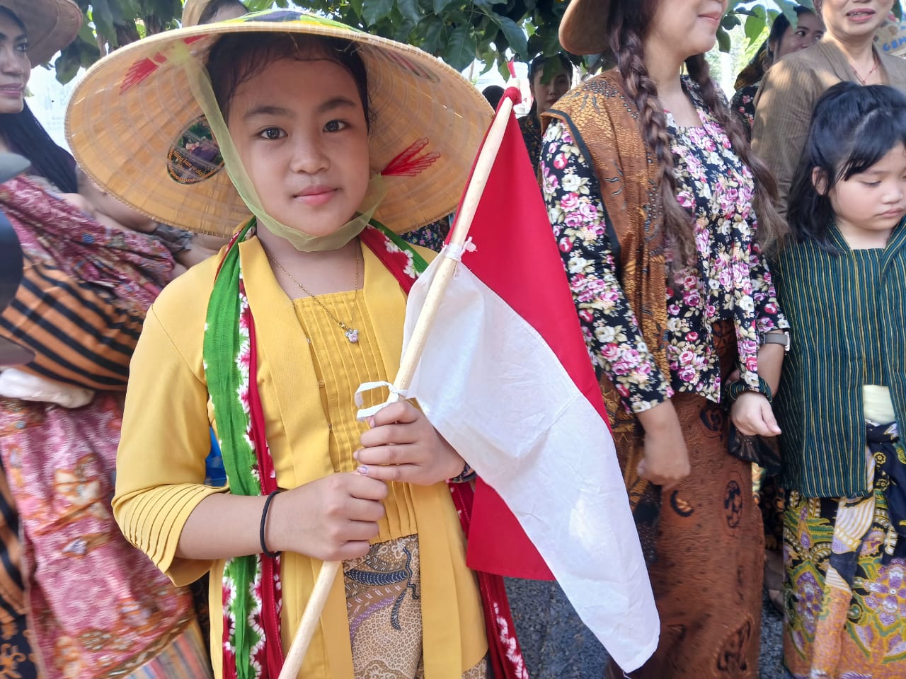 Warga Semarang peringati Hari Kebaya Nasional dengan aksi Kebaya on The Street