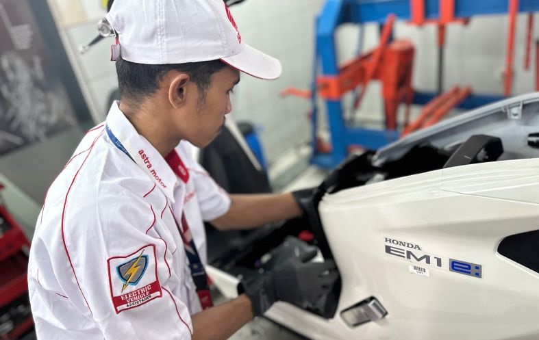 Edukasi publik soal motor listrik, AHM Makassar sediakan area khusus