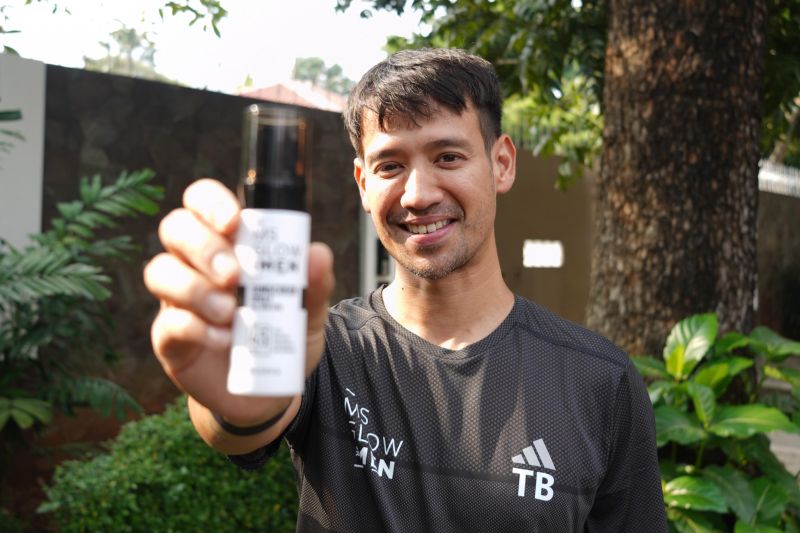 Kelebihan penggunaan sunscreen spray bagi pria Kelebihan penggunaan sunscreen spray bagi pria
