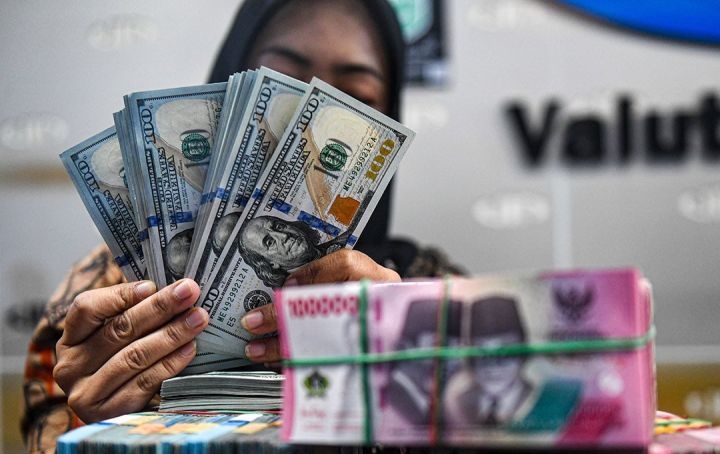 Rupiah Kamis pagi turun 64 poin menjadi Rp16.164 per dolar AS