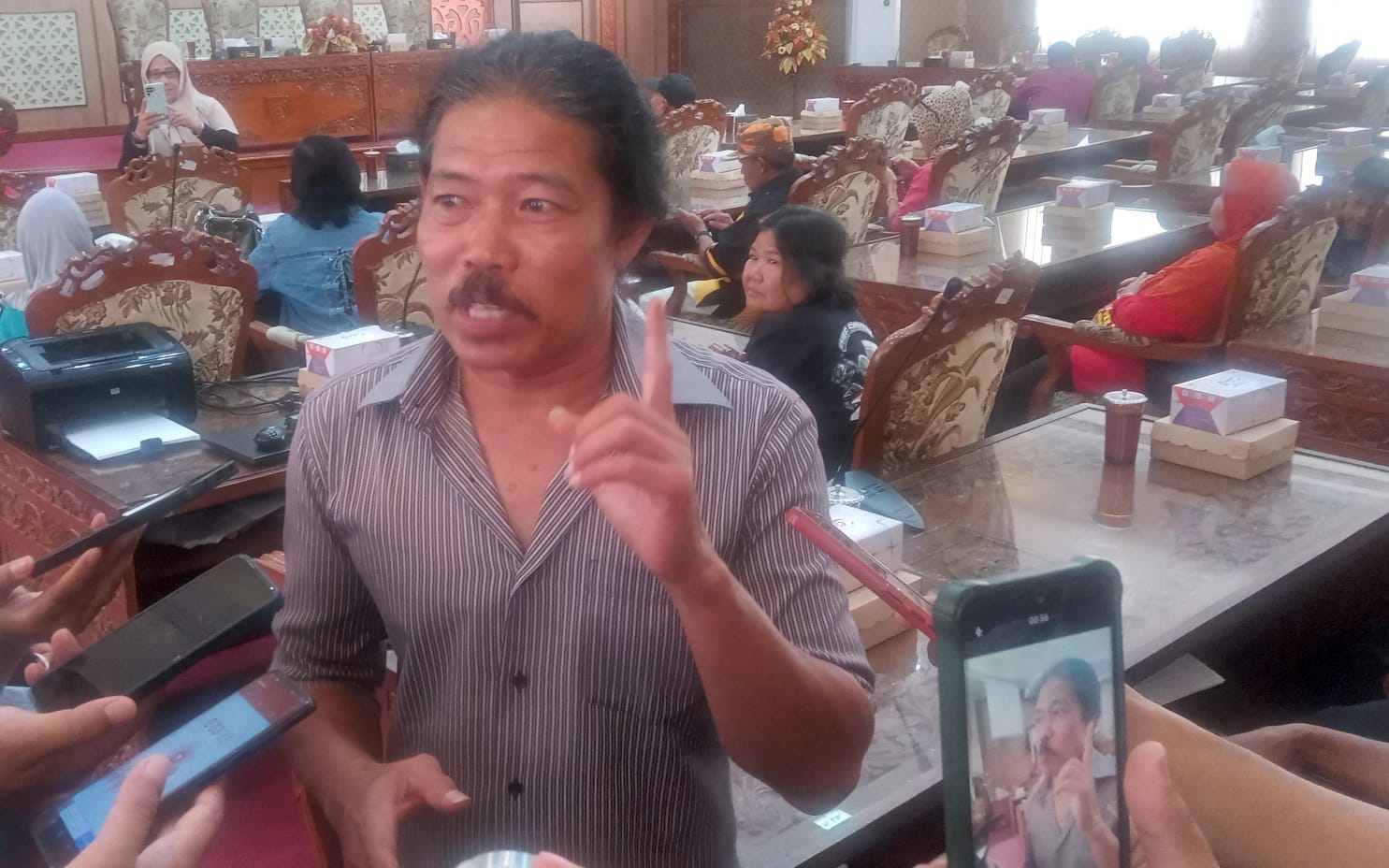 Tim Pemkab Sukoharjo cek lapangan laporan pencemaran limbah kandang babi Tim Pemkab Sukoharjo cek lapangan laporan pencemaran limbah kandang babi