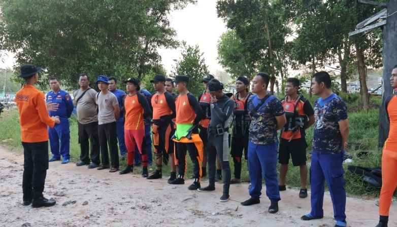 Nelayan temukan puing helikopter Polri jatuh di Belitung Timur Nelayan temukan puing helikopter Polri jatuh di Belitung Timur