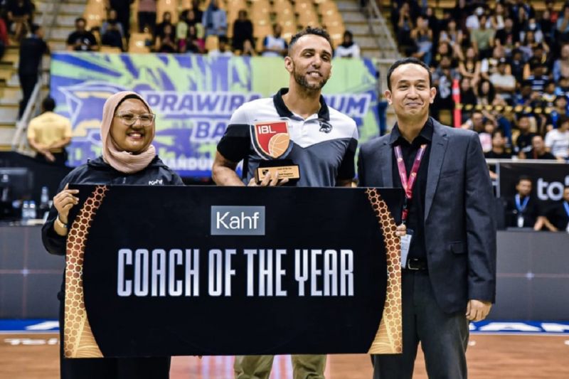David Singleton raih gelar Coach of The Year IBL empat kali beruntun David Singleton raih gelar Coach of The Year IBL empat kali beruntun
