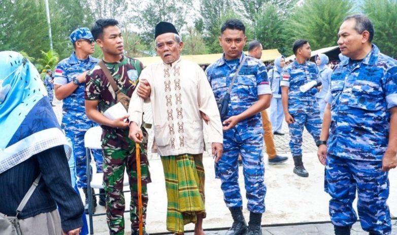 Menunaikan bakti di ujung negeri melalui pengobatan gratis Menunaikan bakti di ujung negeri melalui pengobatan gratis