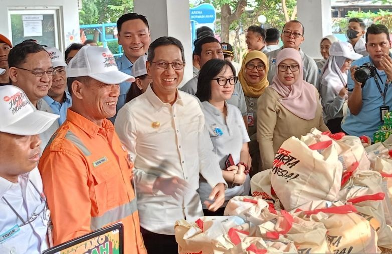 DKI sediakan seribu paket sembako murah di Johar Baru Jakpus DKI sediakan seribu paket sembako murah di Johar Baru Jakpus