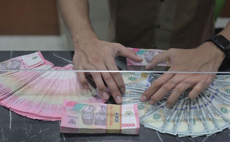 Rupiah merosot jelang pengumuman hasil FOMC AS