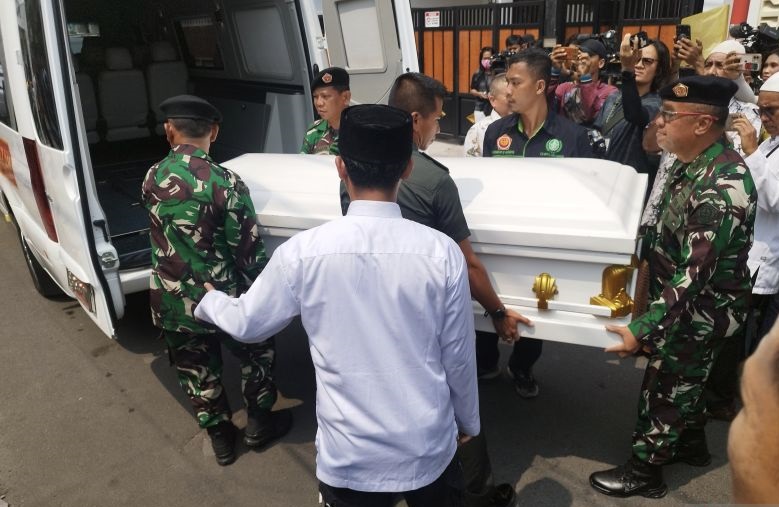 Mobil jenazah dari Kogartap TNI I/Jakarta disiapkan untuk Hamzah Haz Mobil jenazah dari Kogartap TNI I/Jakarta disiapkan untuk Hamzah Haz