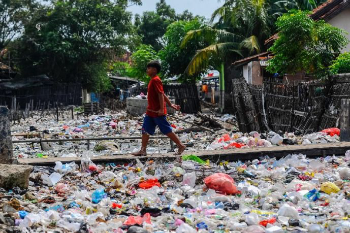 Sungai sepanjang 500 meter di Serang dipenuhi tumpukan sampah Sungai sepanjang 500 meter di Serang dipenuhi tumpukan sampah