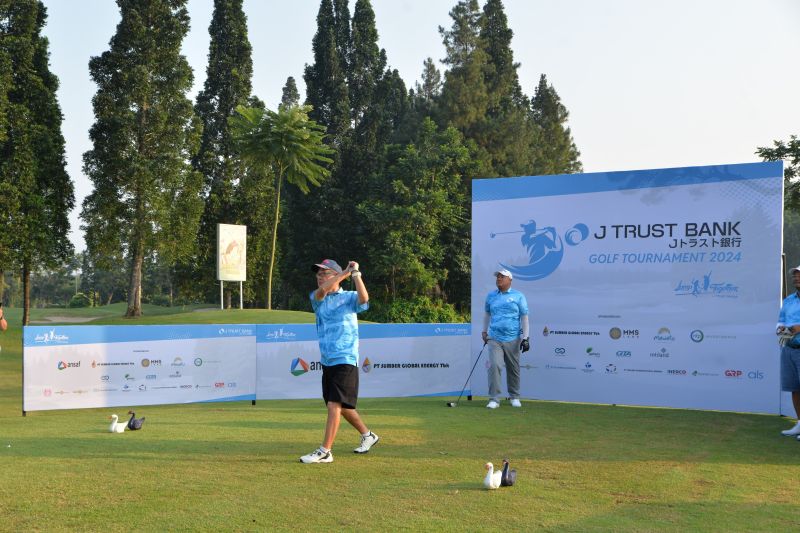70 peserta semarakkan J Trust Bank Golf Tournament 70 peserta semarakkan J Trust Bank Golf Tournament