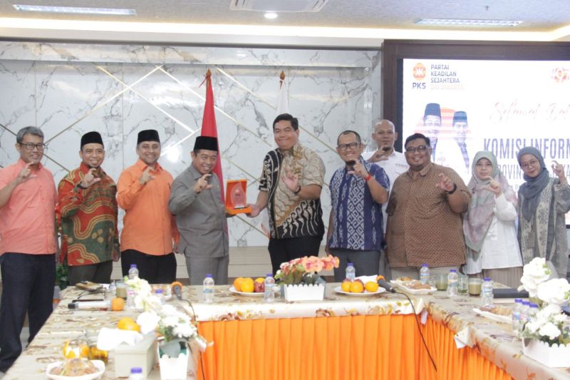 KI DKI minta parpol agar selalu terbuka dan informatif untuk naikkan citra KI DKI minta parpol agar selalu terbuka dan informatif untuk naikkan citra