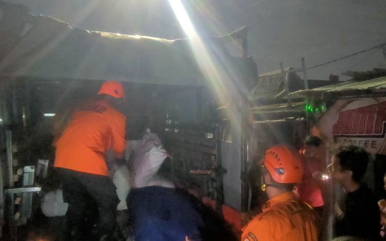 BPBD DKI salurkan bantuan untuk korban kebakaran di Grogol Petamburan BPBD DKI salurkan bantuan untuk korban kebakaran di Grogol Petamburan