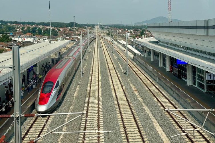 Stasiun Karawang ditargetkan beroperasi pada awal tahun 2025 Stasiun Karawang ditargetkan beroperasi pada awal tahun 2025