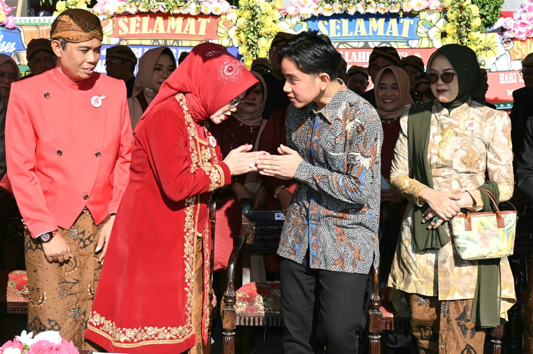 Gibran Rakabuming Raka jadi tamu undangan HUT ke-78 Pemkab Sukoharjo Gibran Rakabuming Raka jadi tamu undangan HUT ke-78 Pemkab Sukoharjo