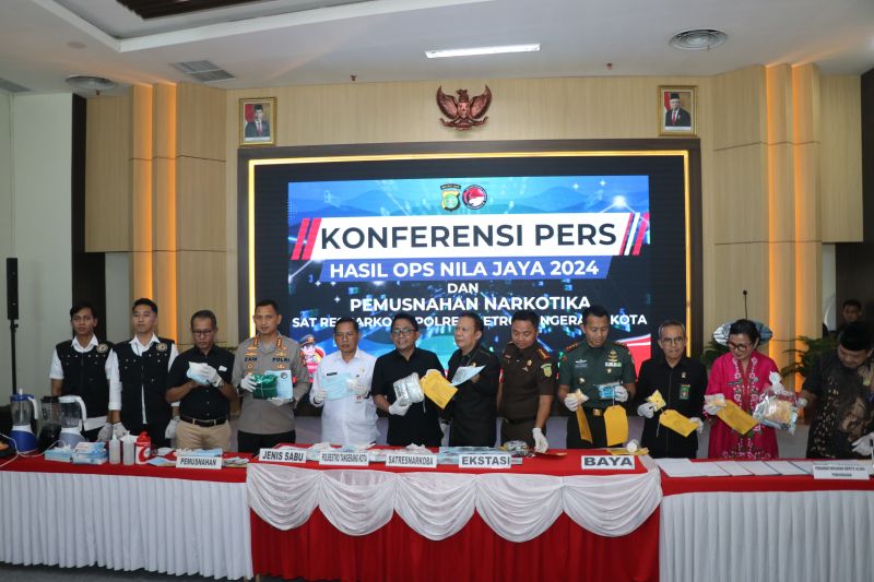 Polisi musnahkan 3,89 kg sabu dan ribuan ekstasi Polisi musnahkan 3,89 kg sabu dan ribuan ekstasi