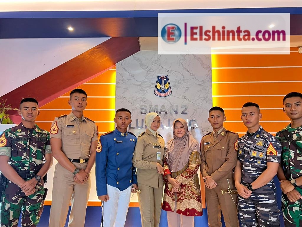 Isi liburan, Taruna Akmil AAL dan Akpol bangun semangat murid SMA di Lumajang 
