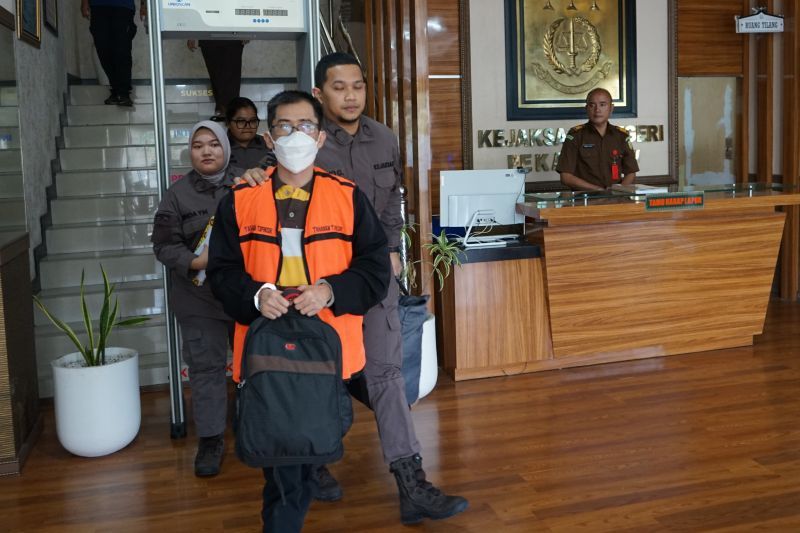 Kejagung limpahkan satu tersangka korupsi gula ke Kejari Pekanbaru Kejagung limpahkan satu tersangka korupsi gula ke Kejari Pekanbaru