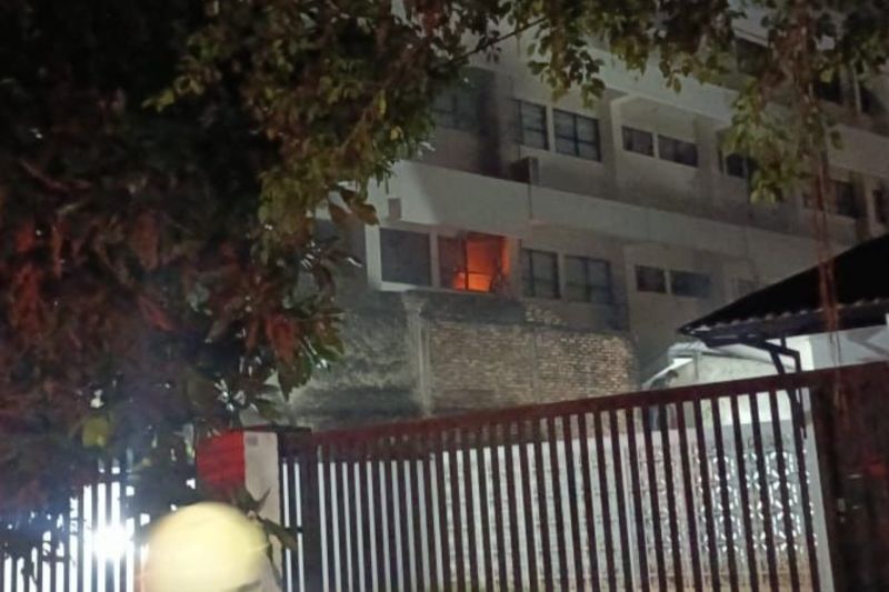 Kantor Sudin Kesehatan Jakpus terbakar Kantor Sudin Kesehatan Jakpus terbakar