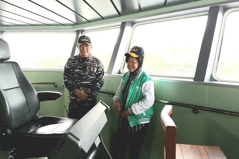 Mensos terkesan KRI Teluk Weda 526 mampu jangkau wilayah 3T Mensos terkesan KRI Teluk Weda 526 mampu jangkau wilayah 3T