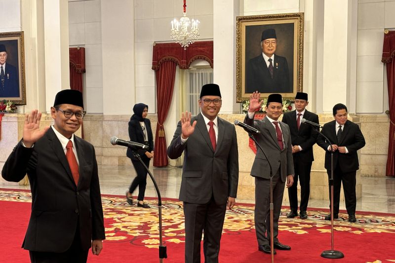 Presiden Jokowi lantik Thomas Djiwandono sebagai Wamenkeu II