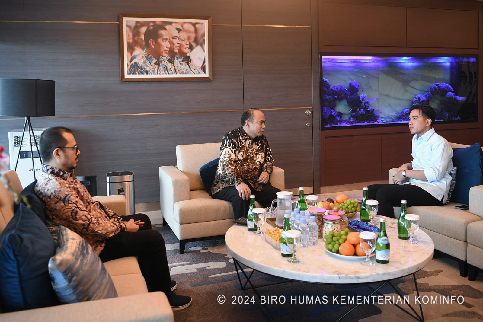 Menkominfo - Wapres terpilih Gibran bahas percepatan transformasi digital di Indonesia Menkominfo - Wapres terpilih Gibran bahas percepatan transformasi digital di Indonesia