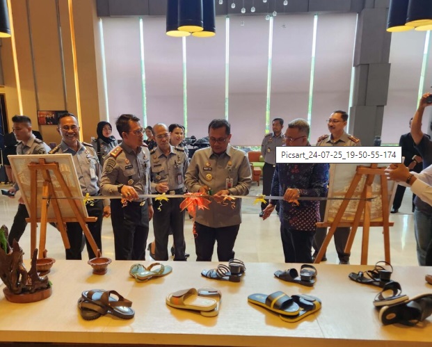 Keren! Kerajinan tangan WBP Rutan Kelas I Medan dipamerkan di hotel bintang lima Keren! Kerajinan tangan WBP Rutan Kelas I Medan dipamerkan di hotel bintang lima
