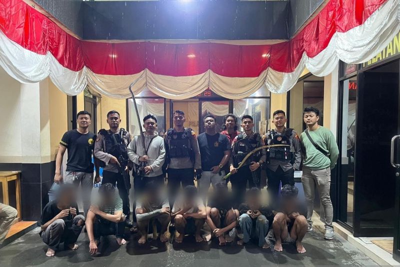 Polres Jakbar tahan 11 remaja dari dua kasus tawuran dalam sepekan Polres Jakbar tahan 11 remaja dari dua kasus tawuran dalam sepekan