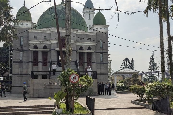 Jenazah Wapres Ke-9 Hamzah Haz dimakamkan di Puncak Bogor