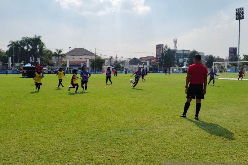 Turnamen sepak bola putri di Solo sedot minat peserta