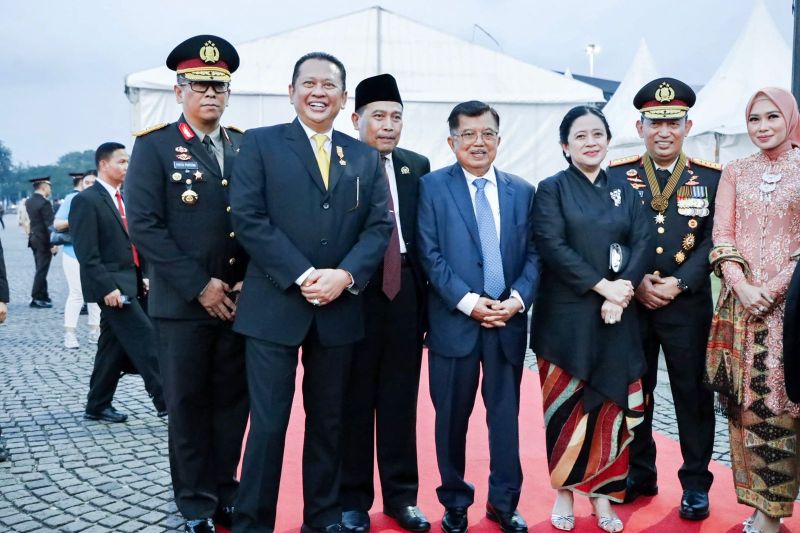 Ketua MPR: Polri harus junjung tinggi kode etik untuk jaga profesionalitas Ketua MPR: Polri harus junjung tinggi kode etik untuk jaga profesionalitas