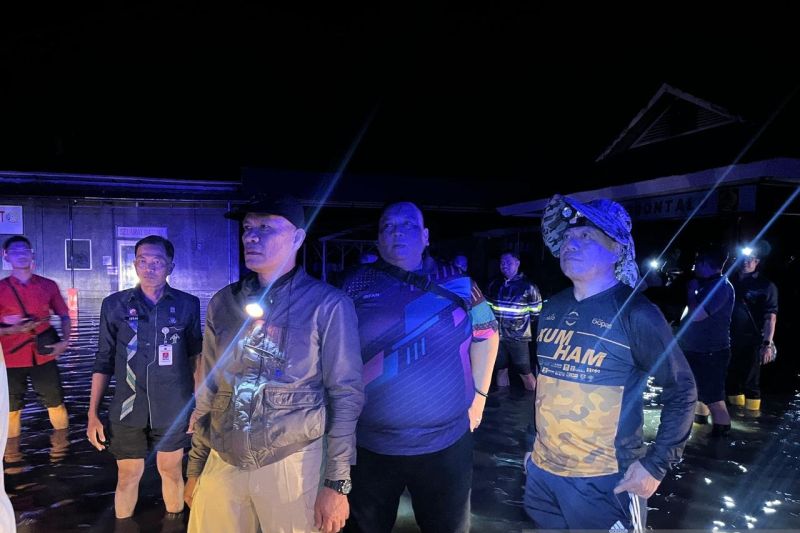 Warga binaan Lapas Gorontalo dievakuasi akibat banjir Warga binaan Lapas Gorontalo dievakuasi akibat banjir