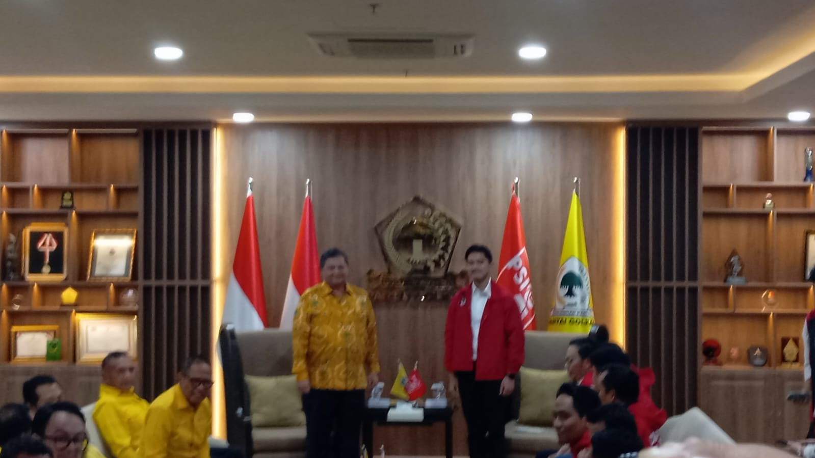 Bawa kader, Ketum PSI Kaesang Pangarep sambangi markas DPP Golkar 