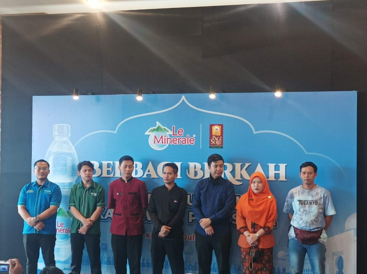 Kolaborasi produk asli Indonesia: Le Minerale berbagi berkah Ibadah Umrah untuk karyawan Pagi Sore Kolaborasi produk asli Indonesia: Le Minerale berbagi berkah Ibadah Umrah untuk karyawan Pagi Sore