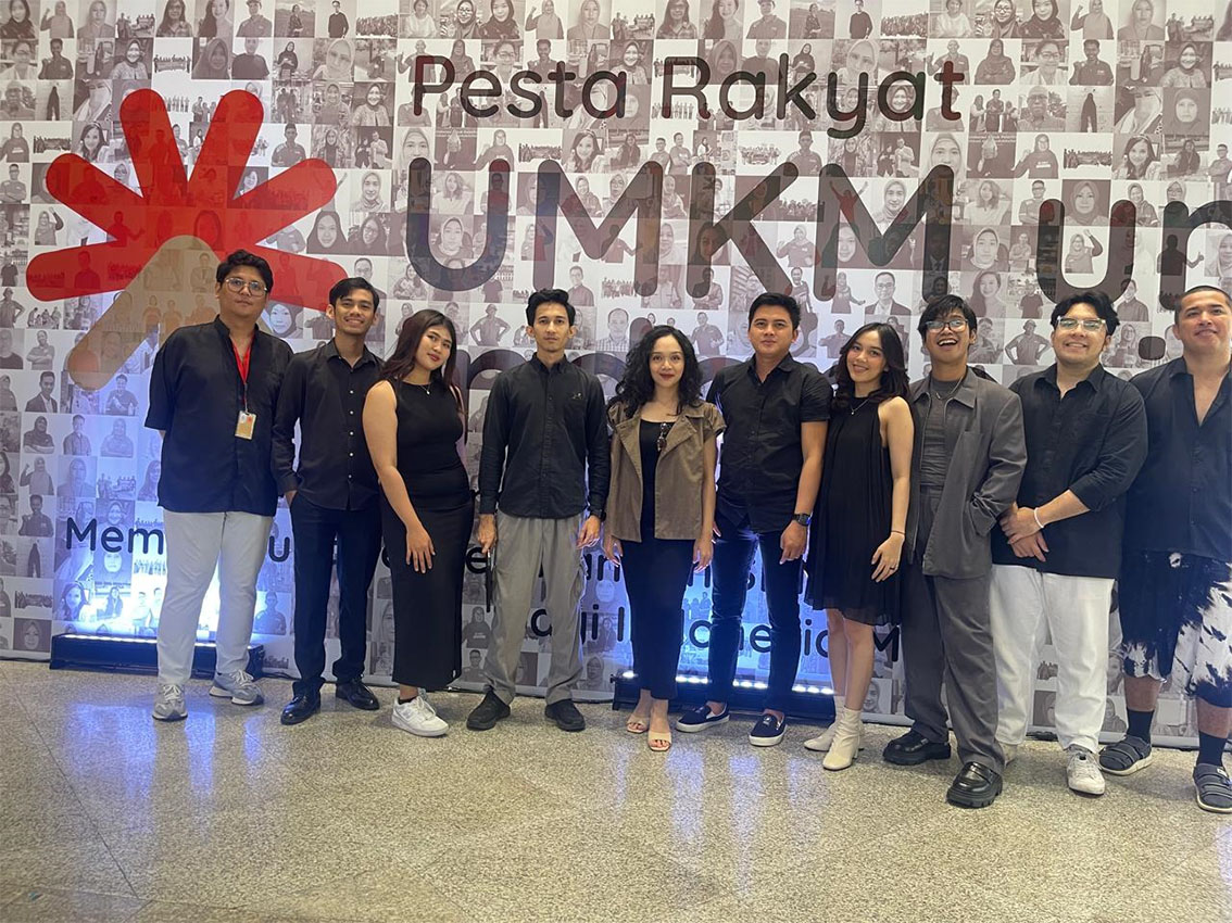 Senjien tampil komunikatif di Pesta Rakyat UMKM untuk Indonesia Senjien tampil komunikatif di Pesta Rakyat UMKM untuk Indonesia